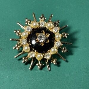 Vintage‎ Faux Pearl & Rhinestone Gold Tone Starburst Lapel Pin Brooch